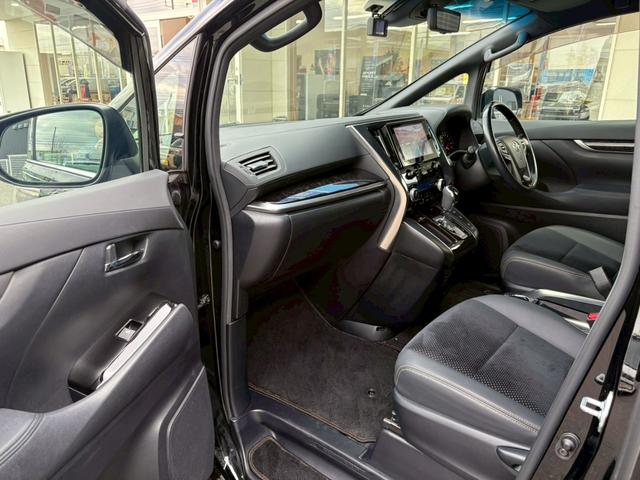 アルファード 2.5S タイプゴールド 禁煙 トヨタセーフティセンス 純正9型ナビ 12.1型後席モニター デジタルインナーミラー ETC2.0 バックカメラ パワーバックドア 車線逸脱警告 クルコン 3眼LEDライト 純正18インチアルミ(16枚目)