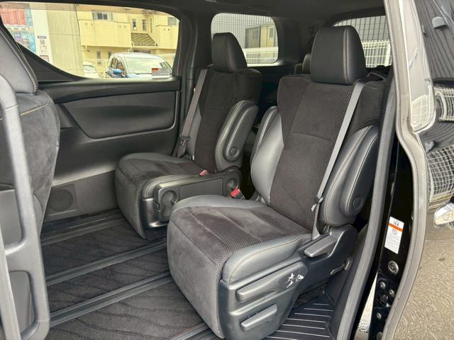 アルファード 2.5S タイプゴールド 禁煙 トヨタセーフティセンス 純正9型ナビ 12.1型後席モニター デジタルインナーミラー ETC2.0 バックカメラ パワーバックドア 車線逸脱警告 クルコン 3眼LEDライト 純正18インチアルミ(18枚目)