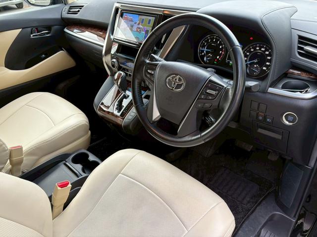 ヴェルファイア 2.5X 禁煙 トヨタセーフティセンス 8人乗り 純正9型ナビ 12型後席モニター 両側電動スライドドア 車線逸脱警告 追従クルコン フルセグTV バックカメラ LEDヘッドライト 純正16インチ 保証書(13枚目)