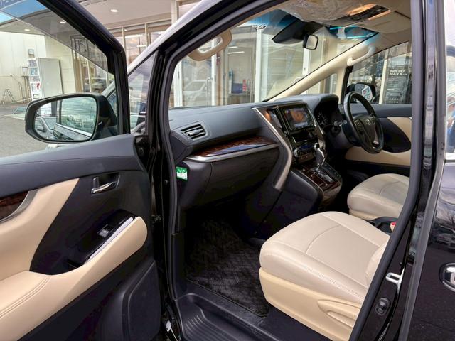 ヴェルファイア 2.5X 禁煙 トヨタセーフティセンス 8人乗り 純正9型ナビ 12型後席モニター 両側電動スライドドア 車線逸脱警告 追従クルコン フルセグTV バックカメラ LEDヘッドライト 純正16インチ 保証書(16枚目)
