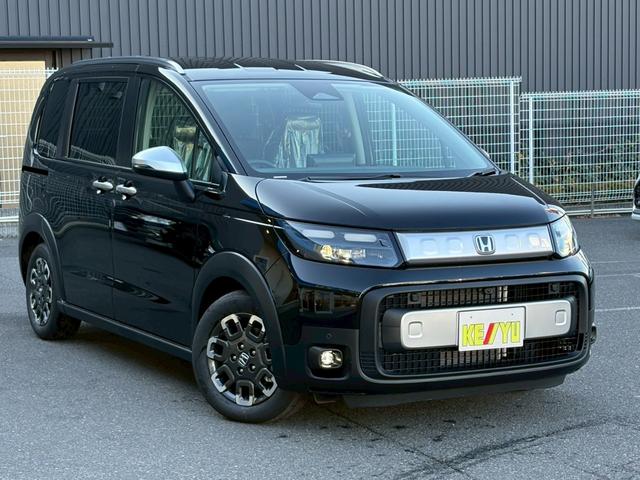 フリード ｅ：ＨＥＶクロスター　ホンダセンシング　純正１１．４インチナビ　マルチビューカメラ　後退出庫サポート　専用１５インチＡＷ　車線逸脱警告　追従クルコン　シートヒーター　両側電動スライドドア　ルーフレール　取説　保証書（6枚目）