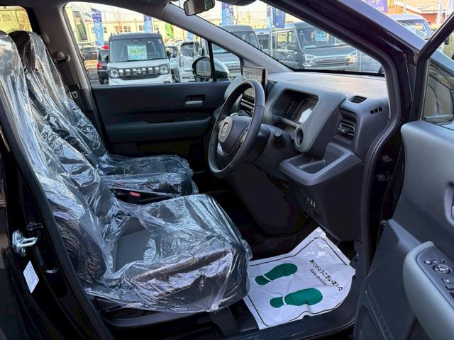 フリード ｅ：ＨＥＶクロスター　ホンダセンシング　純正１１．４インチナビ　マルチビューカメラ　後退出庫サポート　専用１５インチＡＷ　車線逸脱警告　追従クルコン　シートヒーター　両側電動スライドドア　ルーフレール　取説　保証書（12枚目）