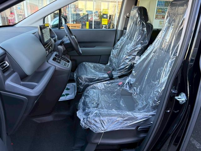 フリード ｅ：ＨＥＶクロスター　ホンダセンシング　純正１１．４インチナビ　マルチビューカメラ　後退出庫サポート　専用１５インチＡＷ　車線逸脱警告　追従クルコン　シートヒーター　両側電動スライドドア　ルーフレール　取説　保証書（15枚目）