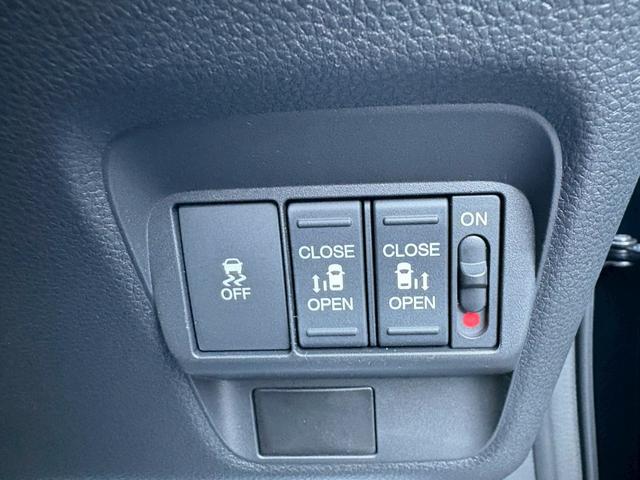 フリード ｅ：ＨＥＶクロスター　ホンダセンシング　純正１１．４インチナビ　マルチビューカメラ　後退出庫サポート　専用１５インチＡＷ　車線逸脱警告　追従クルコン　シートヒーター　両側電動スライドドア　ルーフレール　取説　保証書（24枚目）