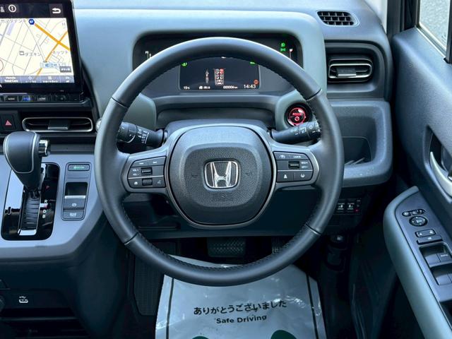 フリード ｅ：ＨＥＶクロスター　ホンダセンシング　純正１１．４インチナビ　マルチビューカメラ　後退出庫サポート　専用１５インチＡＷ　車線逸脱警告　追従クルコン　シートヒーター　両側電動スライドドア　ルーフレール　取説　保証書（37枚目）