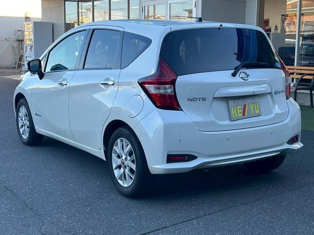 ノート e-パワー X 禁煙 エマージェンシーブレーキ 車線逸脱警告 マルチビューカメラ コーナーセンサー 純正7型ナビ デジタルインナーミラー 純正15インチアルミ ETC 記録簿 取扱説明書 保証書 スペアキー(9枚目)