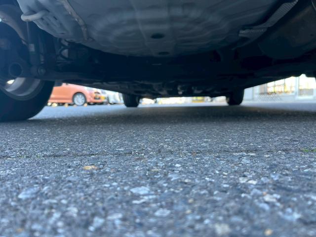 ノート e-パワー X 禁煙 エマージェンシーブレーキ 車線逸脱警告 マルチビューカメラ コーナーセンサー 純正7型ナビ デジタルインナーミラー 純正15インチアルミ ETC 記録簿 取扱説明書 保証書 スペアキー(24枚目)