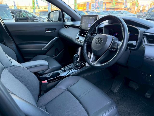 カローラクロス ハイブリッド　Ｚ　禁煙　トヨタセーフティセンス　４ＷＤ　パノラミックルーフ　寒冷地仕様　８インチディスプレイオーディオ　マルチビューカメラ　電動シート　シートヒーター　パワーバックドア　記録簿　取扱説明書　保証書（12枚目）