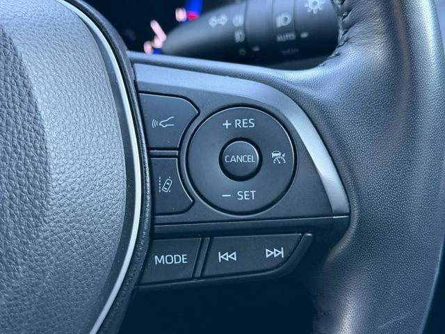 カローラクロス ハイブリッド　Ｚ　禁煙　トヨタセーフティセンス　４ＷＤ　パノラミックルーフ　寒冷地仕様　８インチディスプレイオーディオ　マルチビューカメラ　電動シート　シートヒーター　パワーバックドア　記録簿　取扱説明書　保証書（22枚目）