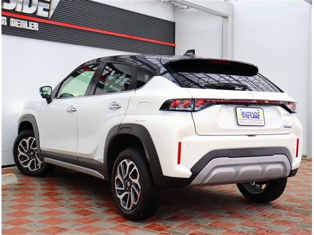 フロンクス ベースグレード 純正9インチナビ フルセグ 全方位カメラ スマートキー LEDヘッドライト 純正16インチアルミ 置くだけ充電 HUD BSM ハーフレザーシート シートヒーター レーダークルコ(26枚目)