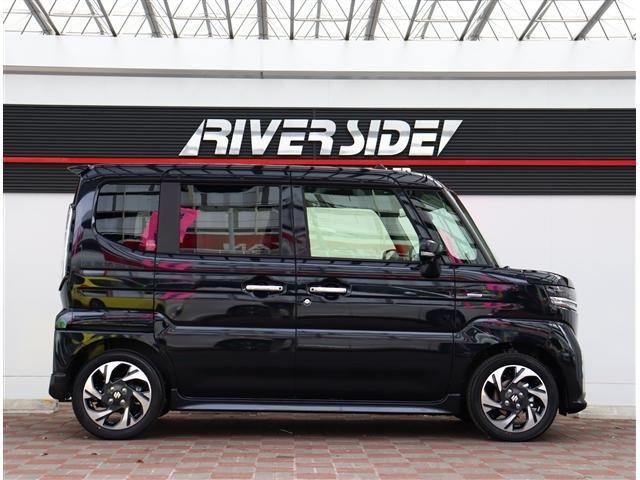 スペーシアカスタム ハイブリッドＸＳターボ　届け出済み未使用車　純正９インチメモリーナビ　フルセグ　全方位カメラ　純正１５インチアルミ　ＬＥＤヘッドライト＆フォグ　ステアリモコン　レーダークルコン　電動パーキング　マルチユースフラップ　ＨＵＤ（5枚目）