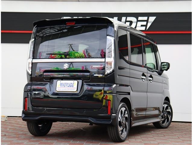 スペーシアカスタム ハイブリッドＸＳターボ　届け出済み未使用車　純正９インチメモリーナビ　フルセグ　全方位カメラ　純正１５インチアルミ　ＬＥＤヘッドライト＆フォグ　ステアリモコン　レーダークルコン　電動パーキング　マルチユースフラップ　ＨＵＤ（6枚目）