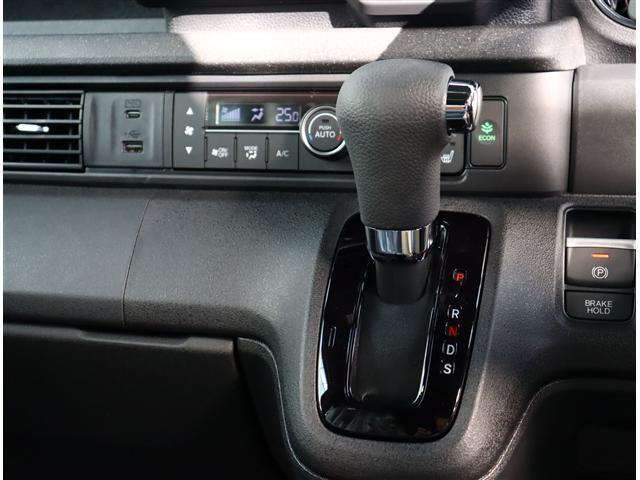 Ｎ－ＢＯＸカスタム ターボコーディネートスタイル　９型ホンダコネクトナビ　フルセグ　バックカメラ　ホンダセンシング　ＣａｒＰｌａｙ対応　ＤＶＤ再生　両側電動スライド　レーダークルーズ　専用シート　シートヒーター　本革巻ステア　電動パーキング（13枚目）