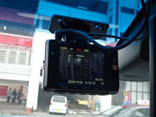 オデッセイ アブソルート・20thアニバーサリーパッケージ 純正メモリーナビフルセグバックカメラ後席モニタークルコンステアリモコン(14枚目)