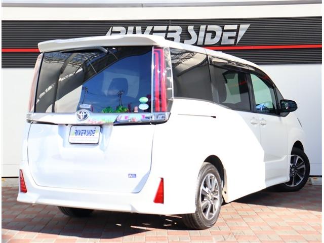 ノア Ｓｉ　純正１０インチメモリーナビフルセグバックカメラスマートキードラレコステアリモコンクルコンＥＴＣＬＥＤヘッドライト＆フォグ両側電動スライドアイドリングストップ（6枚目）