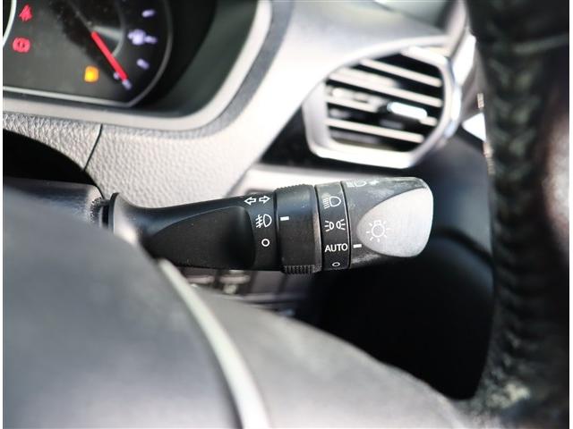 ノア Ｓｉ　純正１０インチメモリーナビフルセグバックカメラスマートキードラレコステアリモコンクルコンＥＴＣＬＥＤヘッドライト＆フォグ両側電動スライドアイドリングストップ（35枚目）