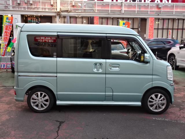 エブリイワゴン ＰＺターボスペシャル　４ＷＤ社外メモリーナビワンセグ両側電動ＥＴＣスマートキー左側オートステップレーダーブレーキサポートシートヒーターＨＩＤライト＆フォグＤＶＤ再生（5枚目）