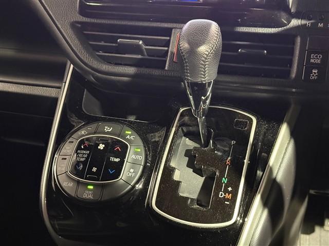 ヴォクシー ZS 煌III アルパイン9インチメモリーナビ後席モニターバックカメラスマートキーLEDヘッドライト&フォグ両側電動スライドドアハーフレザーシートコーナーセンサー(10枚目)