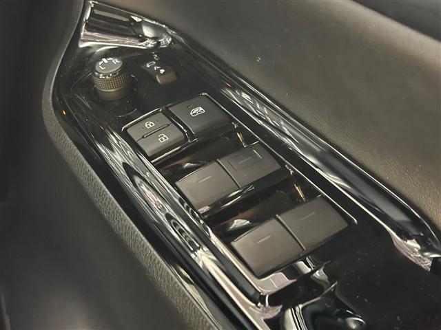 ヴォクシー ZS 煌III アルパイン9インチメモリーナビ後席モニターバックカメラスマートキーLEDヘッドライト&フォグ両側電動スライドドアハーフレザーシートコーナーセンサー(15枚目)