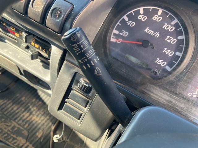 エルフトラック 高床　最大積載量３０００Ｋｇ・３ｔ・軽油・５速マニュアル・左電動格納ミラー・平床ボディ・エアコン・パワステ・エアバック・パワーウィンドウ・ＡＢＳ（17枚目）