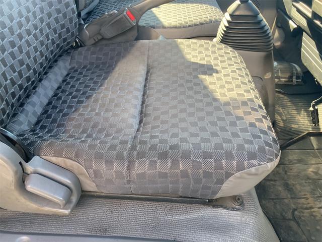 エルフトラック 高床　最大積載量３０００Ｋｇ・３ｔ・軽油・５速マニュアル・左電動格納ミラー・平床ボディ・エアコン・パワステ・エアバック・パワーウィンドウ・ＡＢＳ（25枚目）