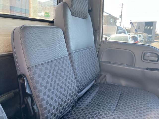 エルフトラック 高床　最大積載量３０００Ｋｇ・３ｔ・軽油・５速マニュアル・左電動格納ミラー・平床ボディ・エアコン・パワステ・エアバック・パワーウィンドウ・ＡＢＳ（29枚目）