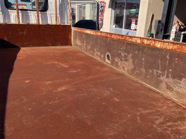 エルフトラック 高床　最大積載量３０００Ｋｇ・３ｔ・軽油・５速マニュアル・左電動格納ミラー・平床ボディ・エアコン・パワステ・エアバック・パワーウィンドウ・ＡＢＳ（37枚目）