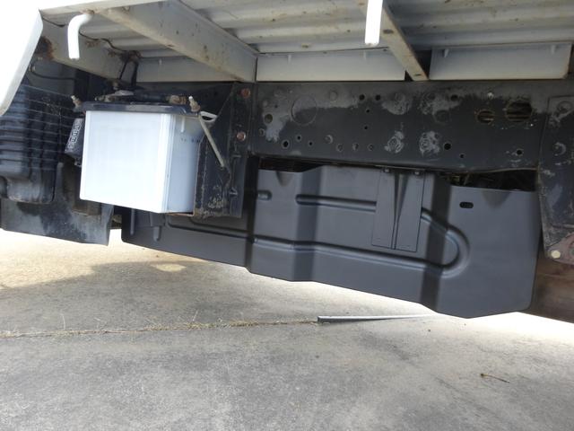 ボンゴトラック ワイドロー　４ＷＤ　ダブルタイヤ　低床　Ｈｉ－Ｌｏ切替付き　走行１８５００ｋｍ　積載量１ｔ　荷台鉄板仕上げ（16枚目）