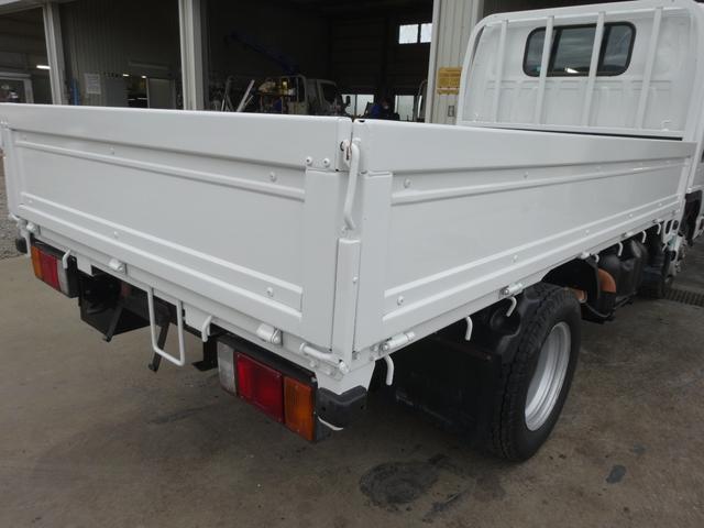 エルフトラック フルフラットロー　積載量２ｔ　全低床　荷台１０尺　ダブルタイヤ（7枚目）