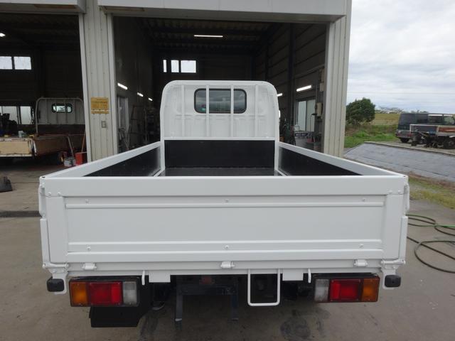 エルフトラック フルフラットロー　積載量２ｔ　全低床　荷台１０尺　ダブルタイヤ（10枚目）