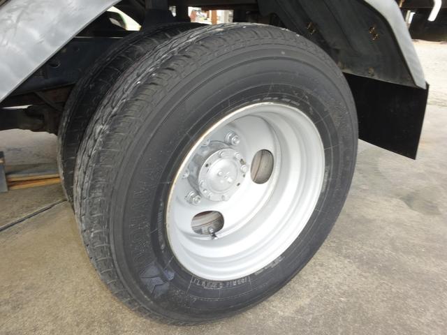 キャンターガッツ 全低床 積載量1.5t 荷台10尺 ダブルタイヤ(18枚目)