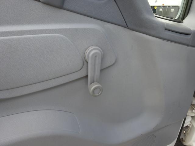 キャンターガッツ 全低床 積載量1.5t 荷台10尺 ダブルタイヤ(31枚目)