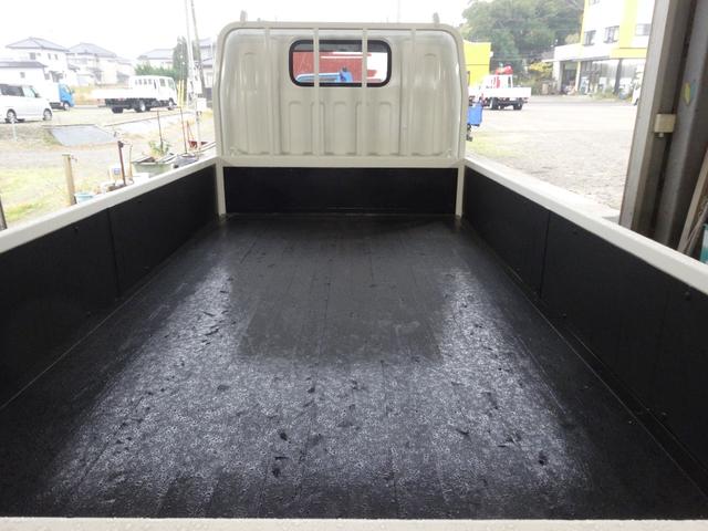 キャンターガッツ 全低床 積載量1.5t ダブルタイヤ 荷台10尺(8枚目)