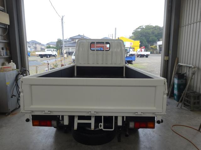 キャンターガッツ 全低床 積載量1.5t ダブルタイヤ 荷台10尺(9枚目)