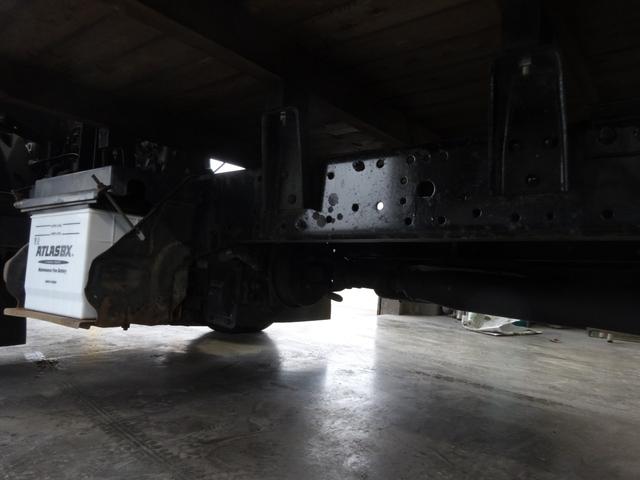 キャンターガッツ 全低床 積載量1.5t ダブルタイヤ 荷台10尺(17枚目)