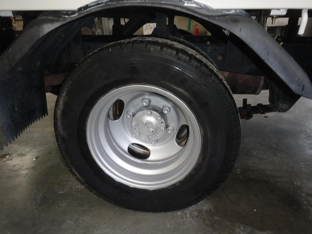 キャンターガッツ 全低床 積載量1.5t ダブルタイヤ 荷台10尺(20枚目)