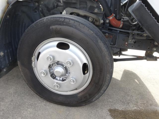 エルフトラック フルフラットロー　積載量１．５ｔ　スムーサー　オートマ　全低床　荷台鉄板張り（23枚目）