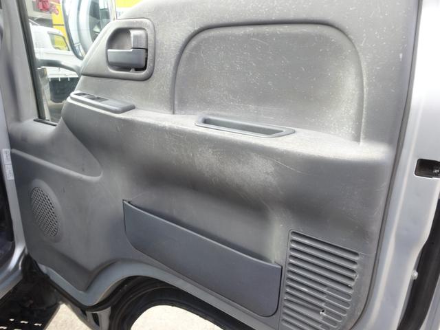 エルフトラック フルフラットロー　積載量１．５ｔ　スムーサー　オートマ　全低床　荷台鉄板張り（28枚目）