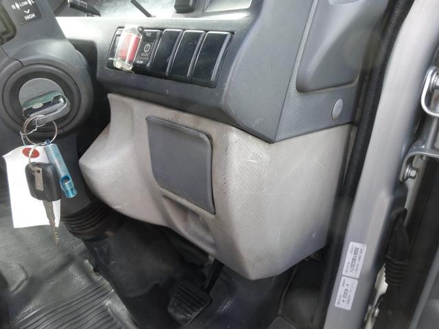 エルフトラック フルフラットロー　積載量１．５ｔ　スムーサー　オートマ　全低床　荷台鉄板張り（29枚目）