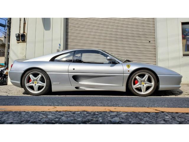 ３５５Ｆ１ ベルリネッタ　Ｆ１マチック・リアチャレンジグリル・ｃａｒｒｏｚｚｅｒｉａオーディオ（ＣＤ・Ｂｌｕｅｔｏｏｔｈ接続）・革シート・キーレスエントリー（6枚目）