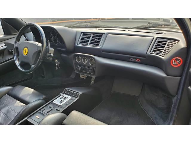 ３５５Ｆ１ ベルリネッタ　Ｆ１マチック・リアチャレンジグリル・ｃａｒｒｏｚｚｅｒｉａオーディオ（ＣＤ・Ｂｌｕｅｔｏｏｔｈ接続）・革シート・キーレスエントリー（18枚目）