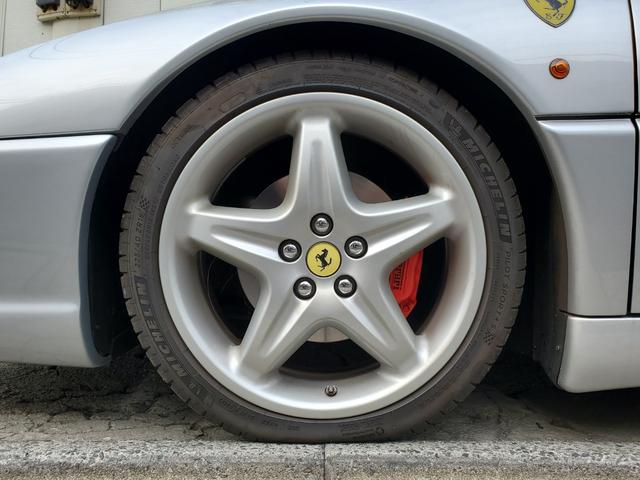 ３５５Ｆ１ ベルリネッタ　Ｆ１マチック・リアチャレンジグリル・ｃａｒｒｏｚｚｅｒｉａオーディオ（ＣＤ・Ｂｌｕｅｔｏｏｔｈ接続）・革シート・キーレスエントリー（24枚目）