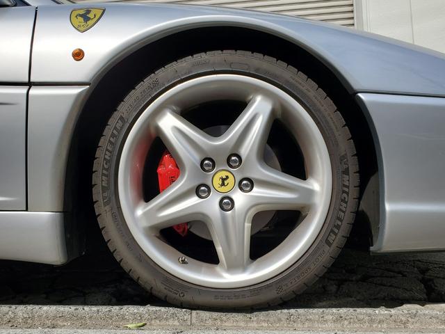 ３５５Ｆ１ ベルリネッタ　Ｆ１マチック・リアチャレンジグリル・ｃａｒｒｏｚｚｅｒｉａオーディオ（ＣＤ・Ｂｌｕｅｔｏｏｔｈ接続）・革シート・キーレスエントリー（25枚目）