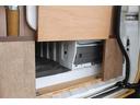 床下収納は左右どちらからでもアクセス可能です。緊急時の車載工具、ジャッキなど問題無くお使い頂けます!