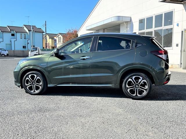 ヴェゼル ハイブリッド　Ｚ　ホンダセンシング　純正ナビ　衝突被害軽減ブレーキ　ＬＥＤヘッドランプ　アダプティブクルーズコントロール　コーナーセンサー　シートヒーター　プッシュスタート　純正ナビゲーション＆バックカメラ　ＥＴＣ　社外ドライブレコーダー（3枚目）