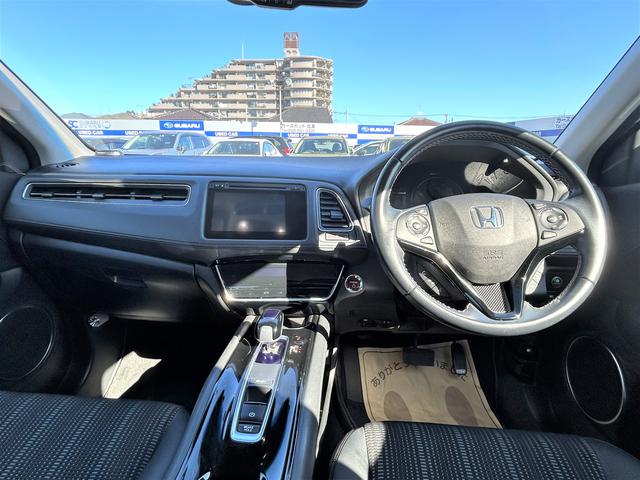 ヴェゼル ハイブリッド　Ｚ　ホンダセンシング　純正ナビ　衝突被害軽減ブレーキ　ＬＥＤヘッドランプ　アダプティブクルーズコントロール　コーナーセンサー　シートヒーター　プッシュスタート　純正ナビゲーション＆バックカメラ　ＥＴＣ　社外ドライブレコーダー（6枚目）