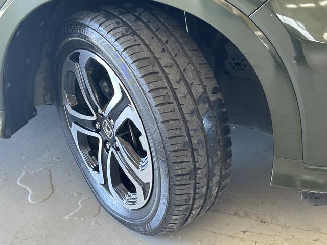 ヴェゼル ハイブリッド　Ｚ　ホンダセンシング　純正ナビ　衝突被害軽減ブレーキ　ＬＥＤヘッドランプ　アダプティブクルーズコントロール　コーナーセンサー　シートヒーター　プッシュスタート　純正ナビゲーション＆バックカメラ　ＥＴＣ　社外ドライブレコーダー（8枚目）