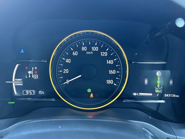 ヴェゼル ハイブリッド　Ｚ　ホンダセンシング　純正ナビ　衝突被害軽減ブレーキ　ＬＥＤヘッドランプ　アダプティブクルーズコントロール　コーナーセンサー　シートヒーター　プッシュスタート　純正ナビゲーション＆バックカメラ　ＥＴＣ　社外ドライブレコーダー（9枚目）