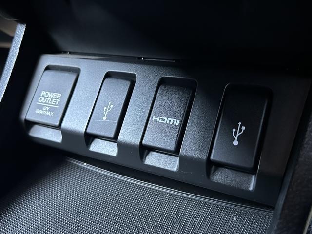 ヴェゼル ハイブリッド　Ｚ　ホンダセンシング　純正ナビ　衝突被害軽減ブレーキ　ＬＥＤヘッドランプ　アダプティブクルーズコントロール　コーナーセンサー　シートヒーター　プッシュスタート　純正ナビゲーション＆バックカメラ　ＥＴＣ　社外ドライブレコーダー（13枚目）