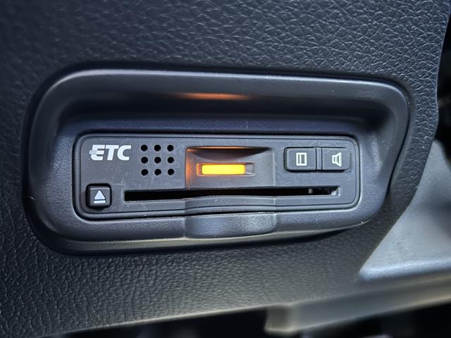 ヴェゼル ハイブリッド　Ｚ　ホンダセンシング　純正ナビ　衝突被害軽減ブレーキ　ＬＥＤヘッドランプ　アダプティブクルーズコントロール　コーナーセンサー　シートヒーター　プッシュスタート　純正ナビゲーション＆バックカメラ　ＥＴＣ　社外ドライブレコーダー（14枚目）